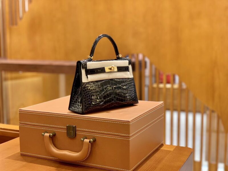 爱马仕 MiniKelly 迷你凯莉 经典黑 一级亮面美洲鳄鱼皮 臻品级别 金扣 19cm 2代 - Image 3