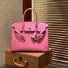 932f03afe60e721.jpg 爱马仕 Birkin 30cm 新唇膏粉 南非进口鸵鸟皮 顶级手缝工艺 金扣