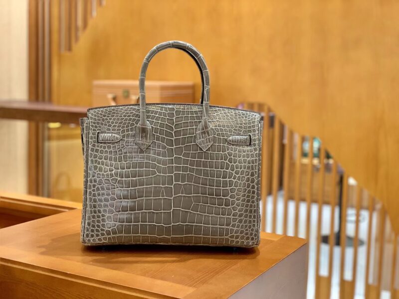 爱马仕 Birkin 铂金包 斑鸠灰 倒V 一级皮 湾鳄鱼皮 臻品级别 银扣 30cm - Image 2