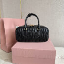 miumiu缪缪*5BB148保龄球包袋黑色免检版