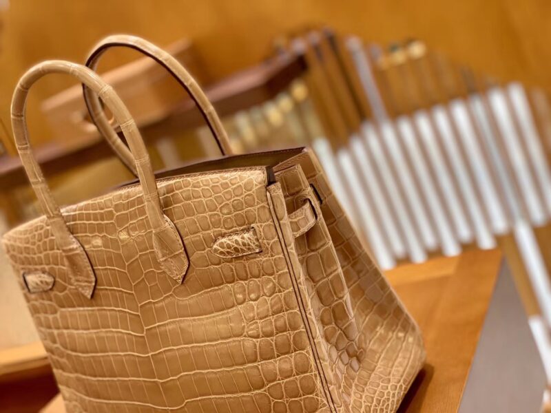 爱马仕 Birkin 30cm 尼罗鳄鱼皮 奶茶色 金扣 全手工缝制 - Image 4