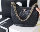CHANEL 2022cc春夏预告系列22p嬉皮腋下包AS3153黑色