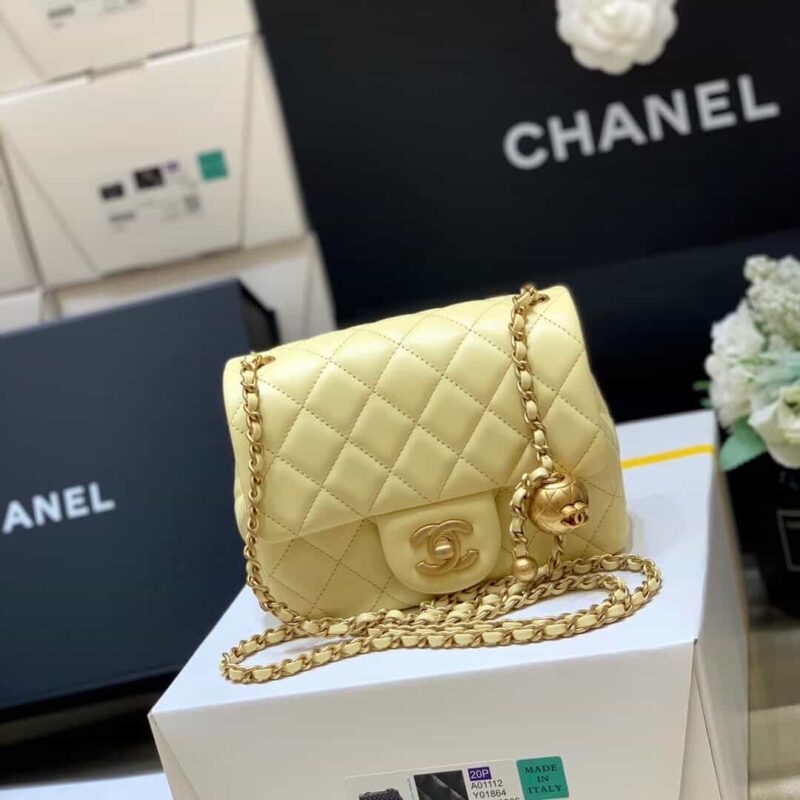 Chanel Flap Bag 新款金属球包金珠CF方胖子 AS1786鹅蛋黄