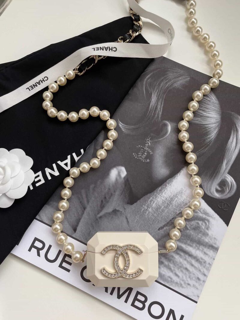 Chanel 2021高级手工坊亚克力AirPods耳机盒子 AB6678白色
