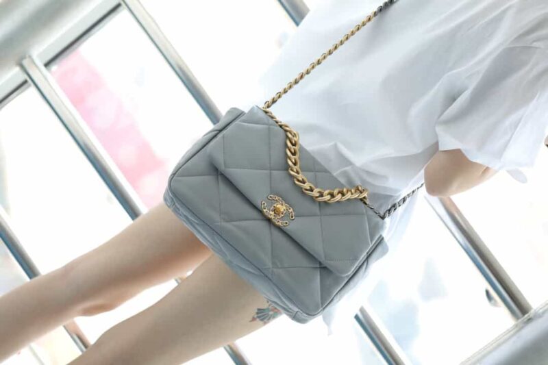 Chanel香奈儿 19 Flap Bag AS1161中号30CM灰色 - Image 4