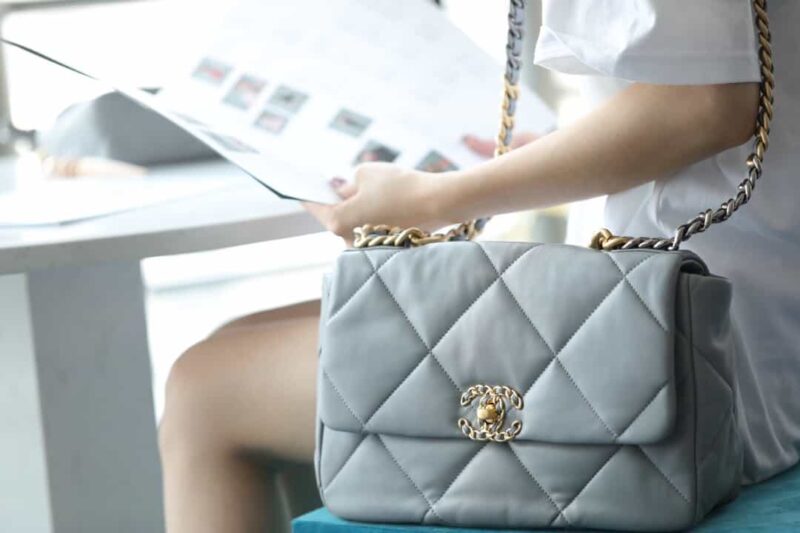 Chanel香奈儿 19 Flap Bag AS1161中号30CM灰色