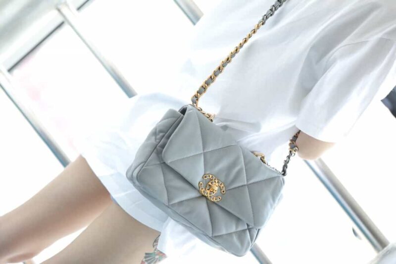 Chanel香奈儿 19 Flap Bag AS1160小号26C灰色 - Image 7