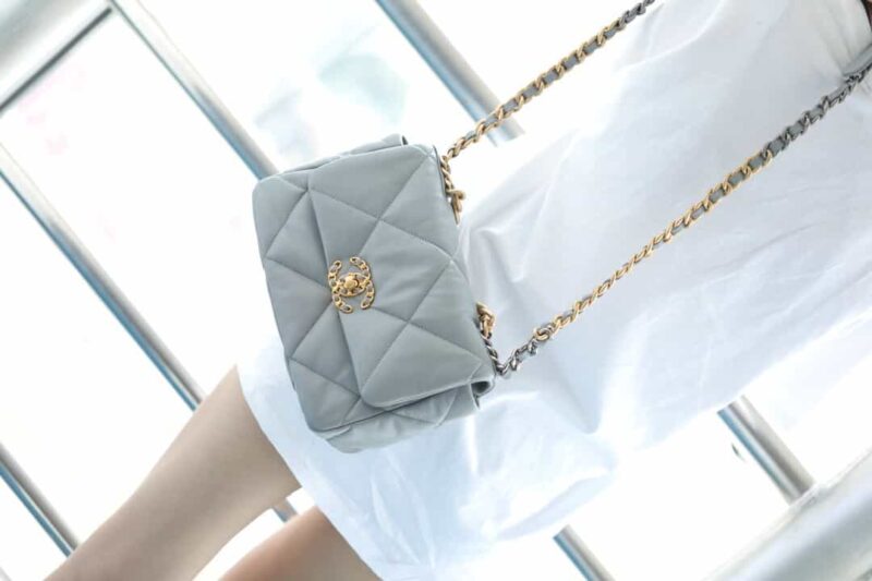 Chanel香奈儿 19 Flap Bag AS1160小号26C灰色 - Image 8