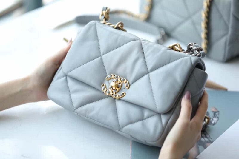 Chanel香奈儿 19 Flap Bag AS1160小号26C灰色