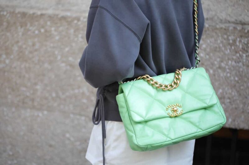 Chanel香奈儿 19 Flap Bag AS1161中号30CM牛油果绿 - Image 4