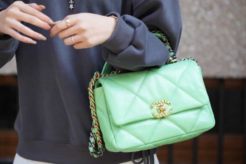 Chanel香奈儿 19 Flap Bag AS1160小号26C牛油果绿 - Image 5