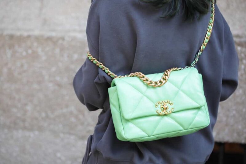 Chanel香奈儿 19 Flap Bag AS1160小号26C牛油果绿 - Image 6
