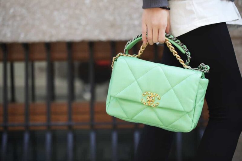 Chanel香奈儿 19 Flap Bag AS1160小号26C牛油果绿 - Image 9