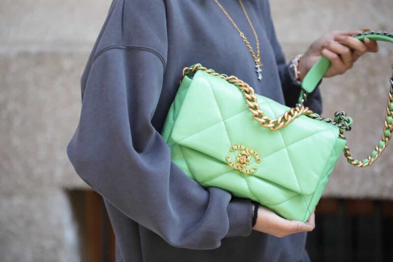 Chanel香奈儿 19 Flap Bag AS1160小号26C牛油果绿 - Image 10