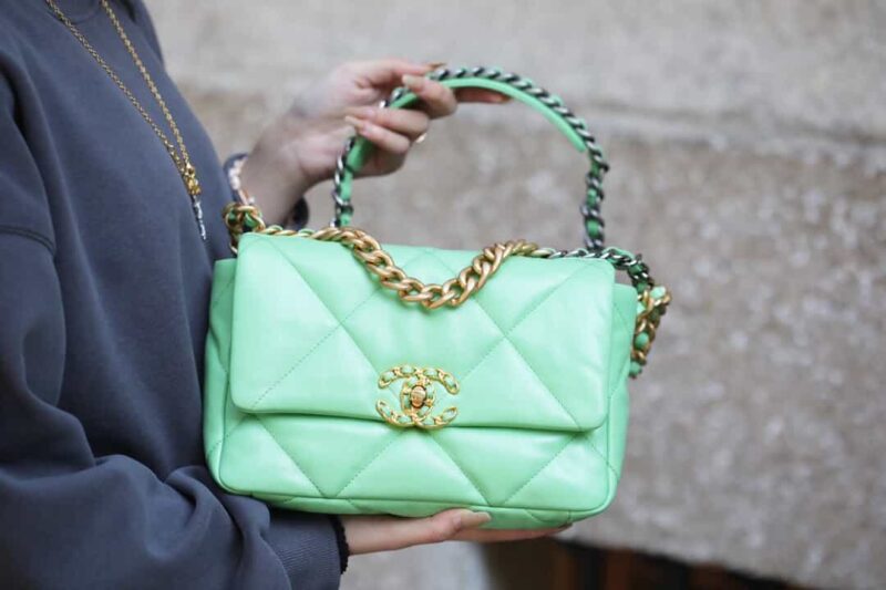Chanel香奈儿 19 Flap Bag AS1160小号26C牛油果绿