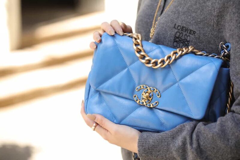 Chanel香奈儿 19 Flap Bag AS1160小号26C北风蓝