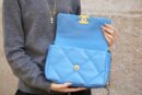 Chanel香奈儿 19 Flap Bag AS1160小号26C北风蓝