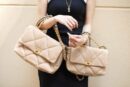 Chanel香奈儿 19 Flap Bag AS1160 AS1161