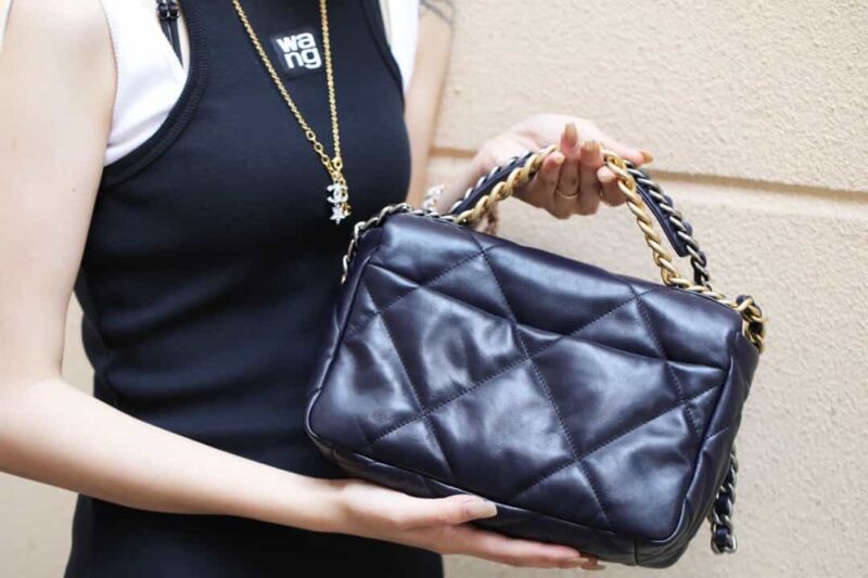 Chanel香奈儿 19 Flap Bag AS1160小号26C深蓝色 - Image 8
