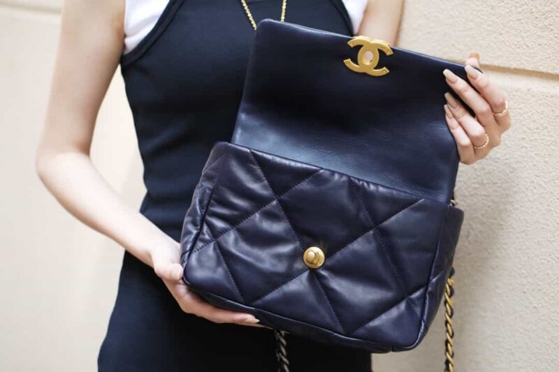Chanel香奈儿 19 Flap Bag AS1160小号26C深蓝色 - Image 9