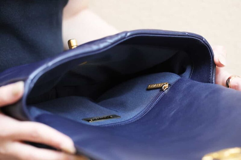 Chanel香奈儿 19 Flap Bag AS1160小号26C深蓝色 - Image 10
