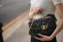 Chanel香奈儿 19 Flap Bag AS1160小号26C黑色
