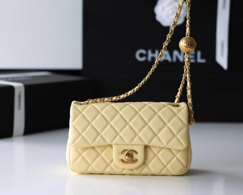 Chanel Flap Bag CF羊皮大Mini金球包 AS1787鹅蛋黄