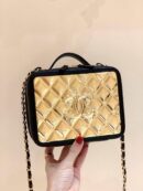 Chanel 2021镜面土豪金化妆包 AP2900
