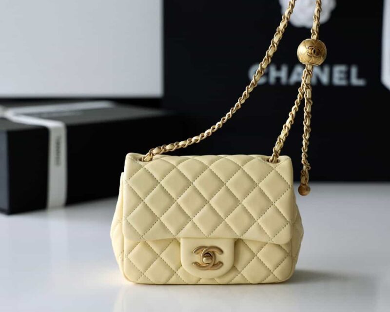 Chanel Flap Bag CF Mini羊皮方胖子金球包 AS1786鹅蛋黄