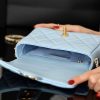 CHANEL 幻彩颗粒压花牛皮迷你口盖包 AS2855浅蓝色