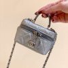 IMG_762720210407-211636.jpg Chanel 全球限量走秀款迷你盒子包 AP2194银色
