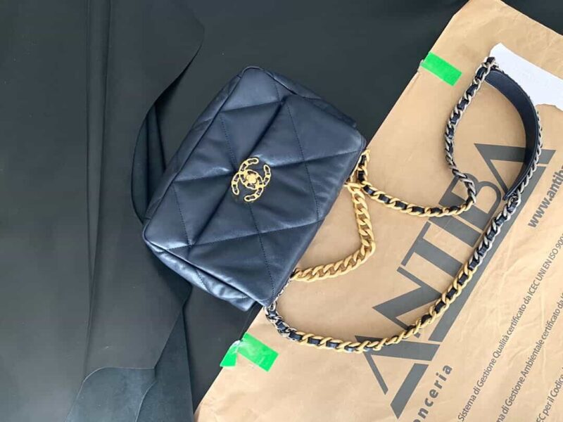Chanel香奈儿 19 Flap Bag AS1160小号26CM深蓝色