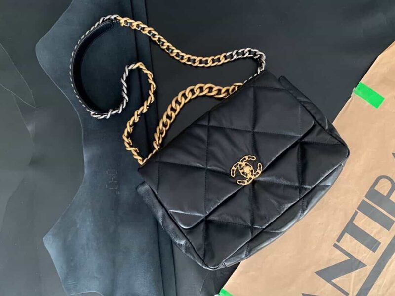 Chanel香奈儿 19 Flap Bag AS1161中号30CM黑色