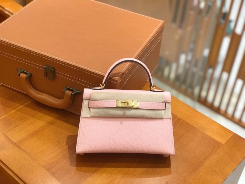 爱马仕 Mini Kelly 二代 19cm 进口掌纹牛皮 3Q奶昔粉 金扣 全手工缝制 高订鳄鱼工序 - Image 5
