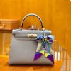 a23cfb03b5bd170.jpg 爱马仕 Kelly 28cm 冰川蓝 金扣 Epsom掌纹牛皮 全手工缝制 臻品级别