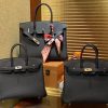 a50496ac3cf8fd9.jpg 爱马仕 Birkin铂金包 黑色 德国进口小牛皮 顶级手工缝制 金扣 银扣 30cm