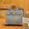 ac22bc5627ceacc.jpg 爱马仕 Birkin 铂金包 巴黎灰 一级皮 尼罗鳄鱼皮 臻品级别 银扣 25cm