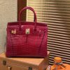 ace5a592b2850e1.jpg 爱马仕 Birkin铂金包 石榴红 一级皮 尼罗鳄鱼 进口原料 顶级手缝工艺 30cm