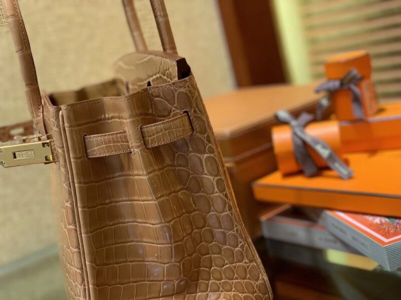 爱马仕 Birkin铂金包 奶茶色 一级皮 尼罗鳄鱼 进口原料 顶级手缝工艺 30cm - Image 2