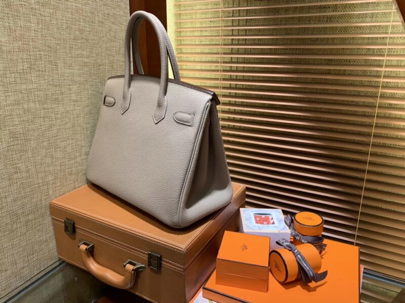 爱马仕 Birkin铂金包 斑鸠灰 德国togo小牛皮 原版蜜蜡线 顶级手缝 金扣 30cm - Image 5