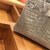 b4a2b272d5750f0.jpg 爱马仕 新增现货 birkin 铂金包 斑鸠灰 一级鳄鱼皮 30cm