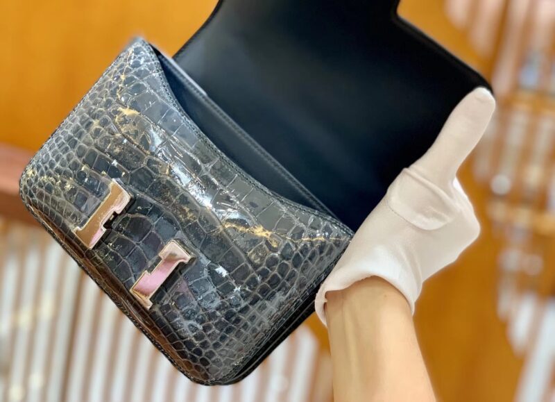 爱马仕 Constance 空姐包 风暴蓝 一级皮 美洲鳄 顶端级别 臻品级别 银扣 18cm - Image 2