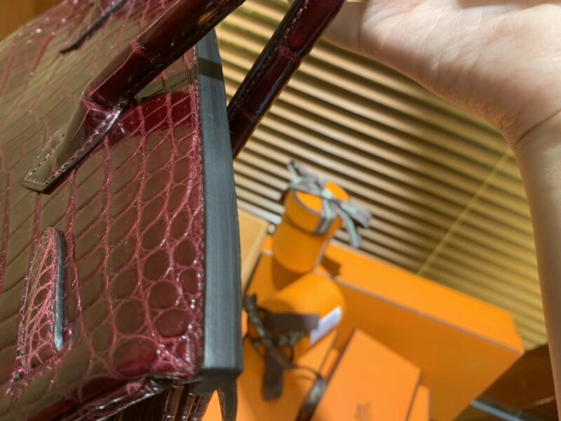 爱马仕 Birkin铂金包 波尔多酒红 一级皮 尼罗鳄鱼 进口原料 顶级手缝工艺 30cm - Image 2