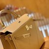 c6f4ecfe7625eec.jpg 爱马仕 Kelly 28cm 金棕色 金扣 Epsom掌纹牛皮 全手工缝制 臻品级别