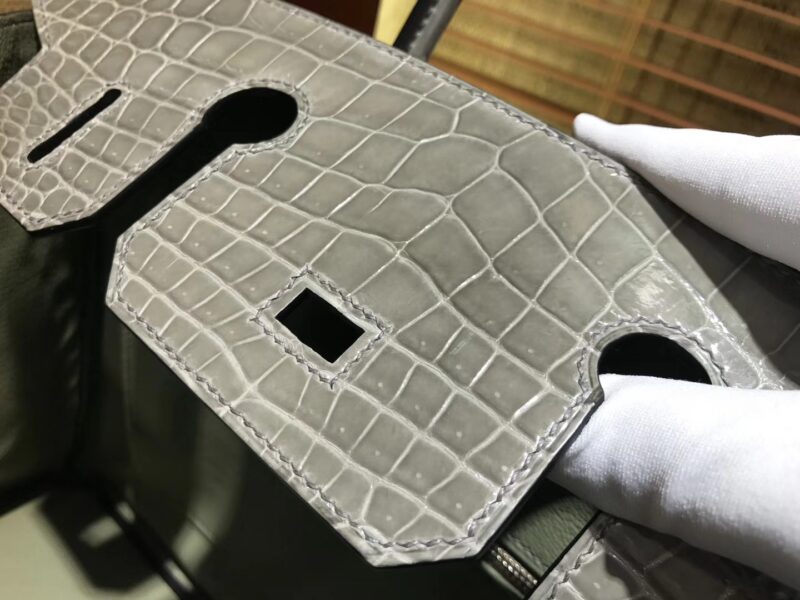 爱马仕 Birkin铂金包 斑鸠灰 一级皮 尼罗鳄鱼 进口原料 顶级手缝工艺 银扣 30cm - Image 6