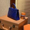 c9598b5f0a8acc3.jpg 爱马仕 Mini Kelly 宝蓝色 一级美洲鳄鱼皮 全手工缝制 臻品级别 银扣 19cm 2代