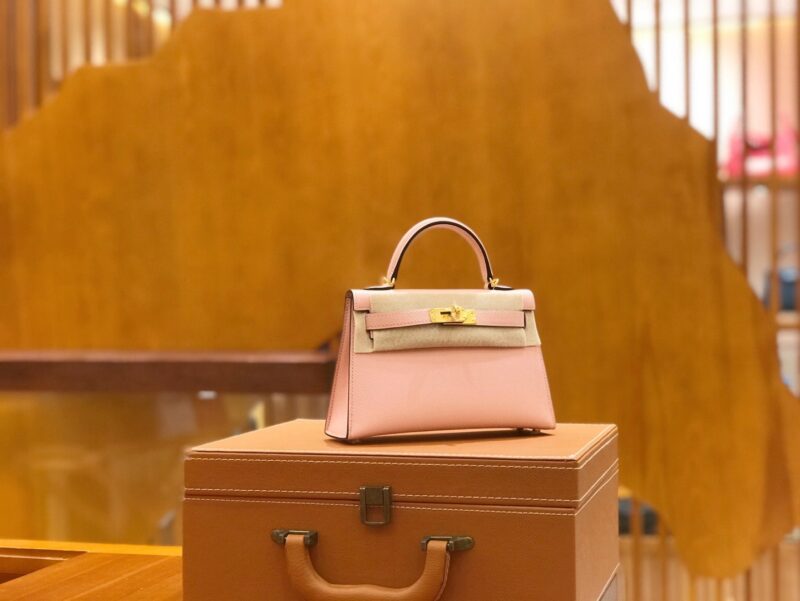 爱马仕 Mini Kelly 二代 19cm 进口掌纹牛皮 3Q奶昔粉 金扣 全手工缝制 高订鳄鱼工序 - Image 2