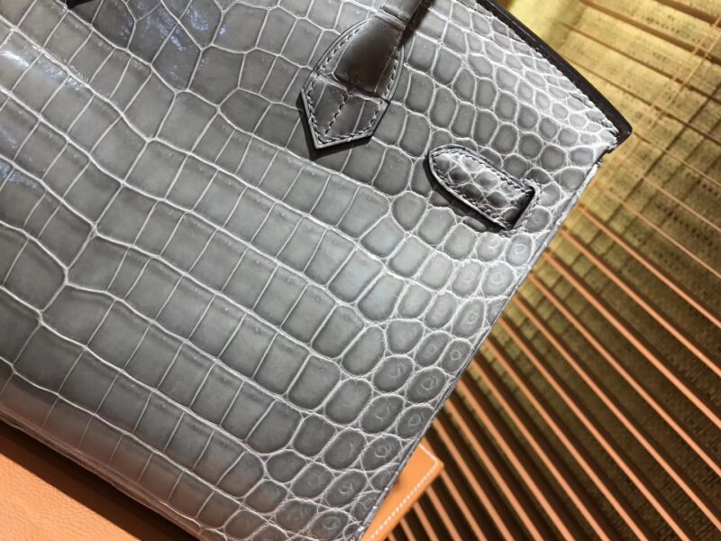爱马仕 Birkin铂金包 斑鸠灰 一级皮 尼罗鳄鱼 进口原料 顶级手缝工艺 银扣 30cm - Image 2