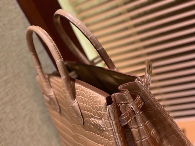 爱马仕 Birkin铂金包 奶茶色 一级皮 尼罗鳄鱼 进口原料 顶级手缝工艺 30cm - Image 4