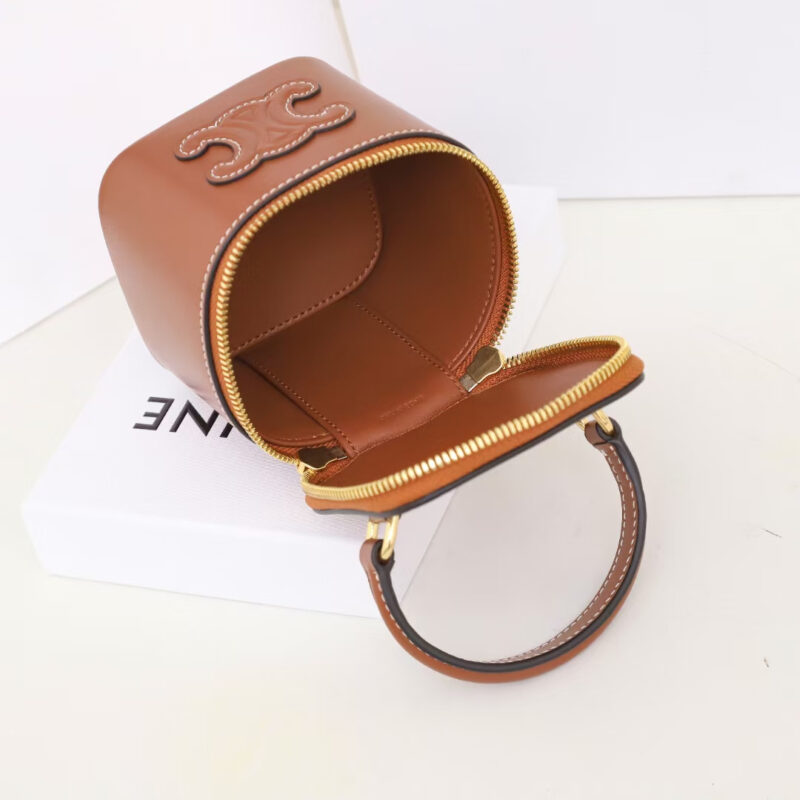 Celine*Triomphe系列手提袋10J762棕色免检版 - Image 8